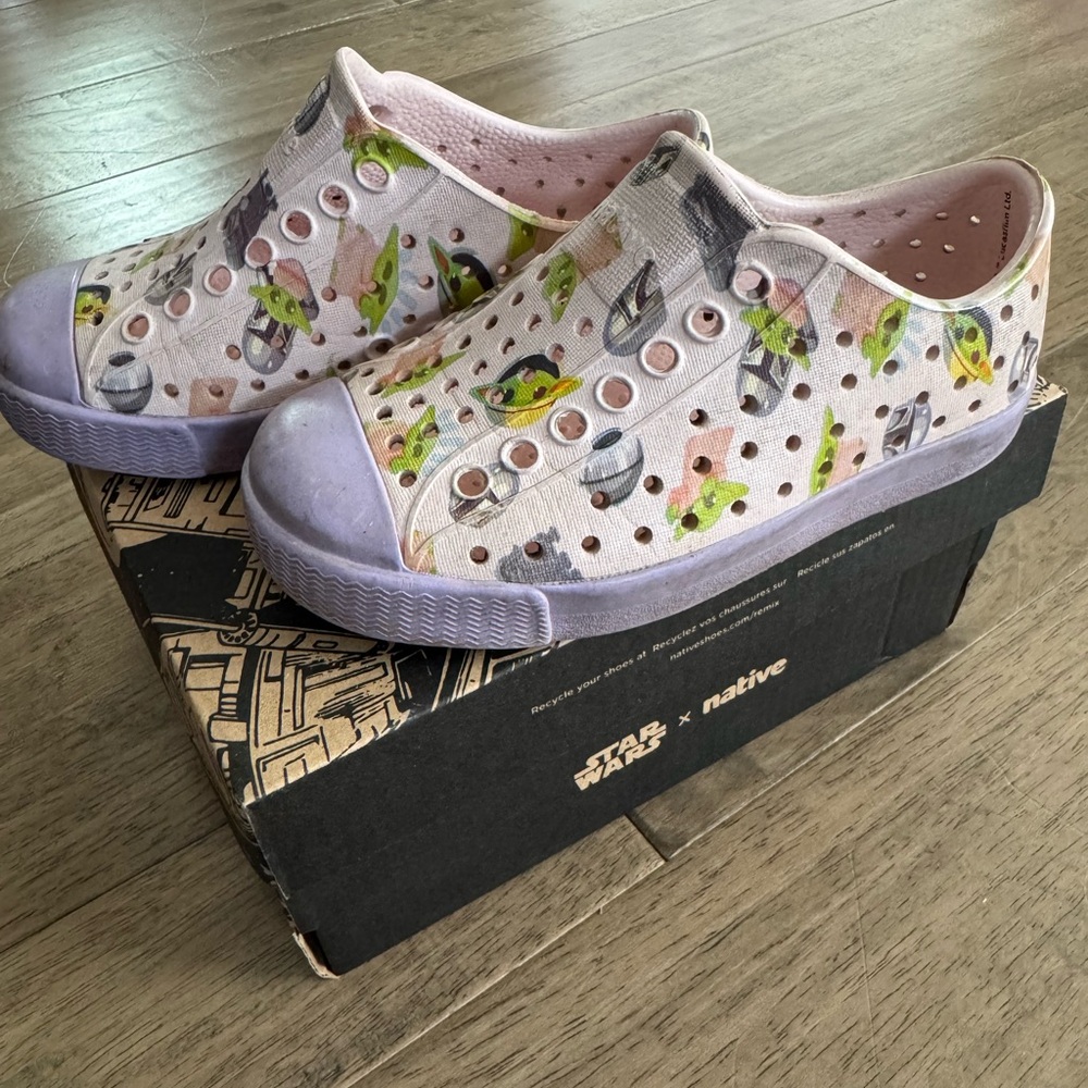 Toddler size 8 Native x Star Wars baby Yoda jefferson print slip on sneakers